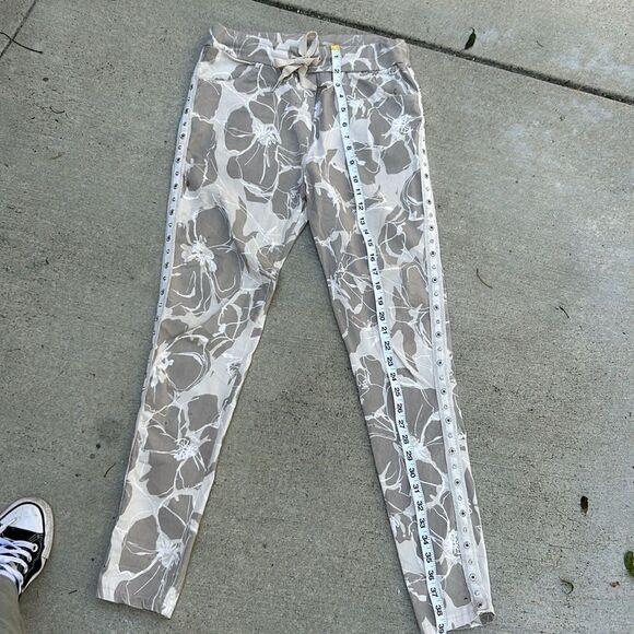 Venti 6 Joggers, Floral Print with studded down sides, Made in Italy , Soft, S - Picture 12 of 14